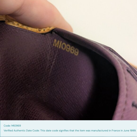 Louis Vuitton, Compact Wallet Epi Leather Yellow MI0969 - Picture 4 of 11